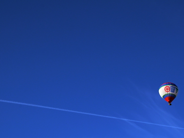 Воздушный шар в небе