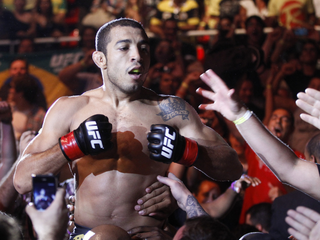 Популярный UFC боец Хосе Альдо