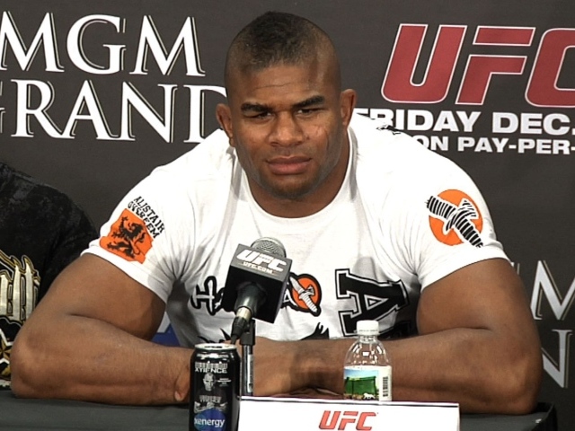 Истребитель UFC Алистер Оверим