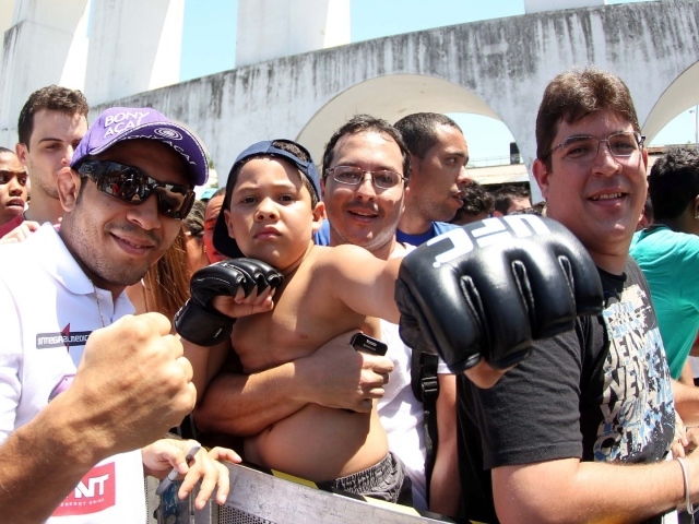 Известный UFC боец Хосе Альдо