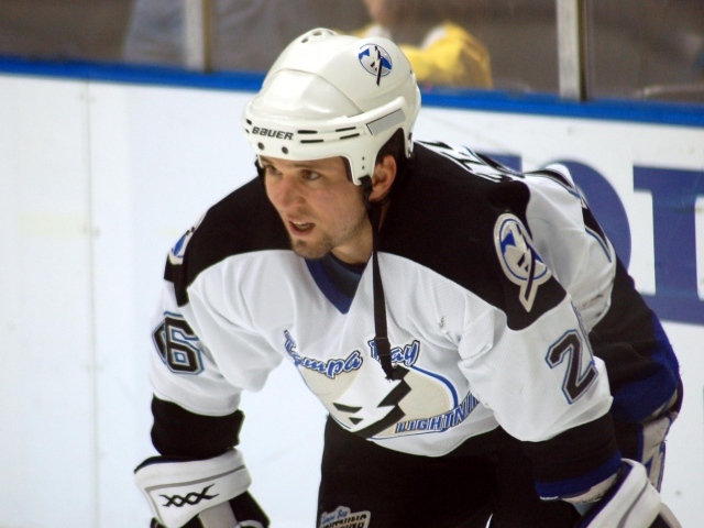 Хоккеист Мартин Сент-Луис на льду