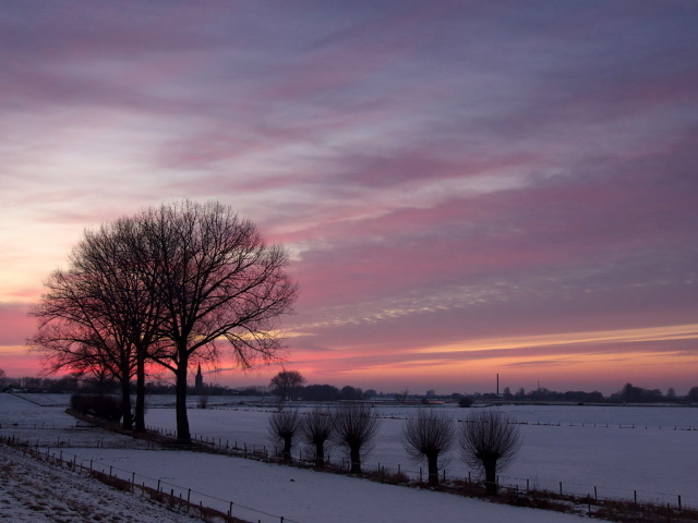 Закат на зимнем поле