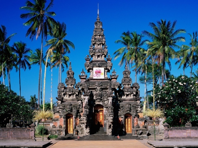 Храм на улице Бали