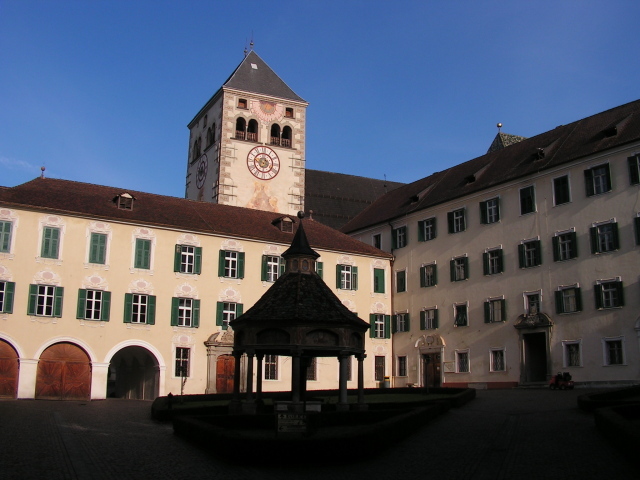 Площадь в городе Нойштифт, Австрия