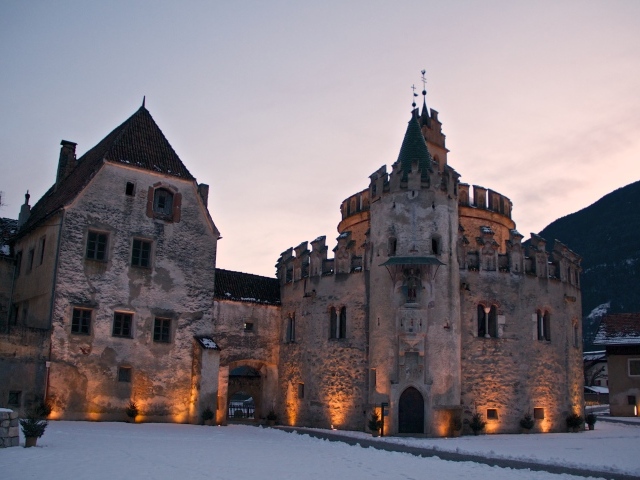 Замок в городе Нойштифт, Австрия