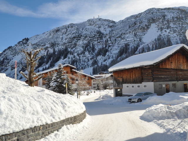 Городская улица на горнолыжном курорте Лех, Австрия