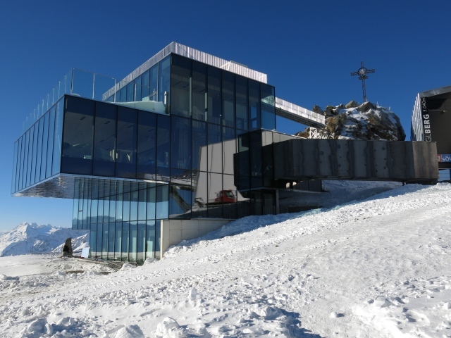 Стеклянный дом на горнолыжном курорте Зёльден, Австрия