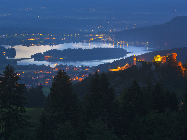 Ночные огни на курорте Фаакер-Зее, Австрия