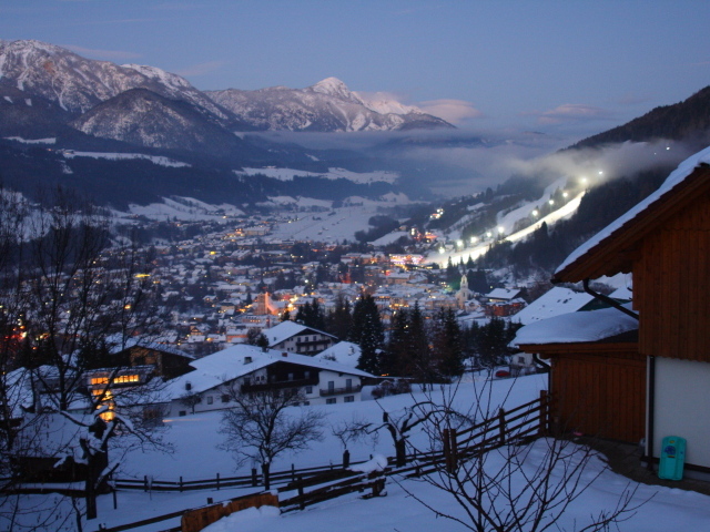 Ночные огни на горнолыжном курорте Шладминг, Австрия