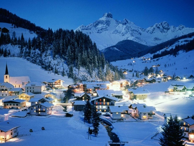 Ночные огни на горнолыжном курорте Ишгль, Австрия