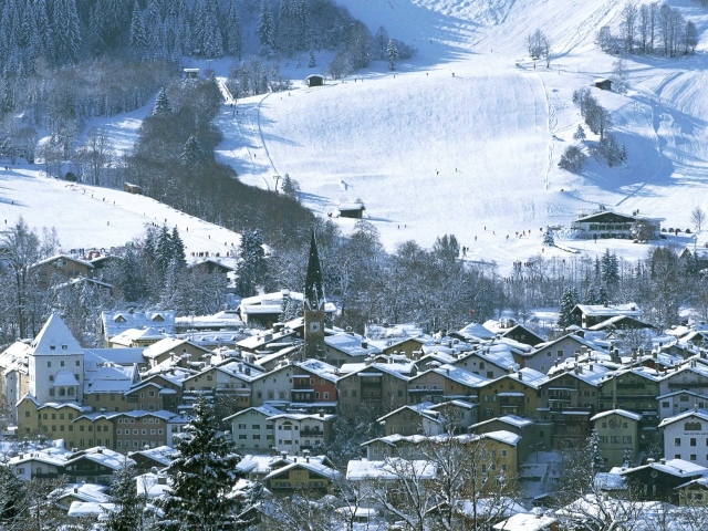 Панорама города на курорте Китцбюэль, Австрия