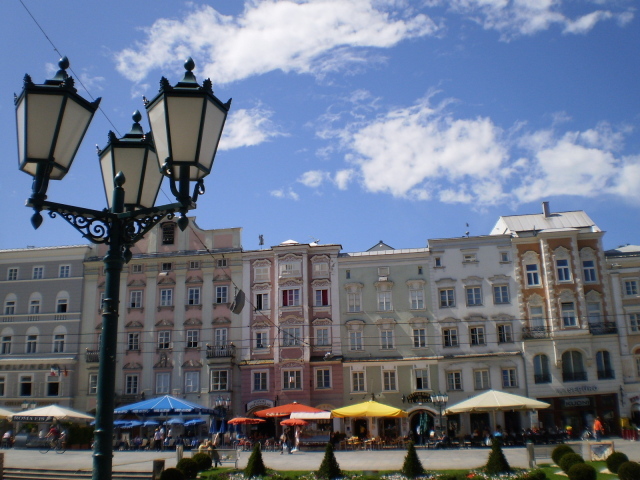 Уличный фонарь в городе Линц, Австрия