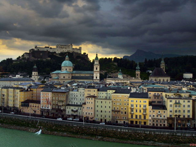 Закат в городе  Зальцбург, Австрия