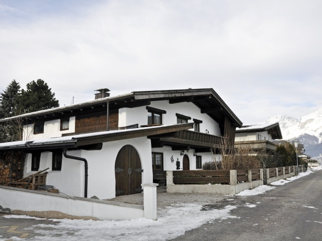 Городские здания на курорте Тельфс-Бюхен, Австрия