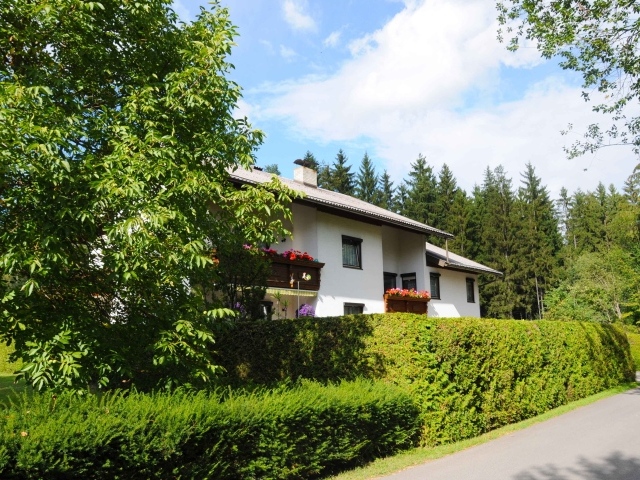 Вилла у озера Клопайнер Зее, Австрия