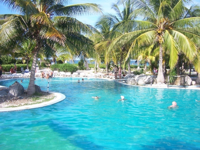 Бассейн в отеле на курорте Кайо Коко, Куба
