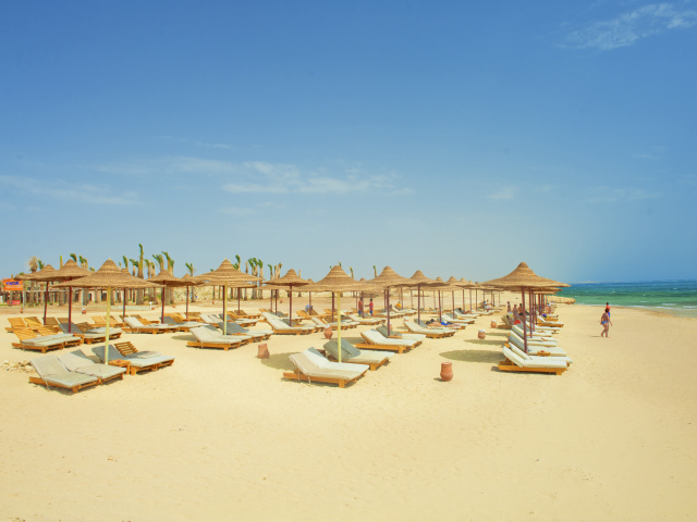 Золотой пляж на курорте Марса Алам, Египет