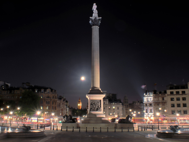 Площадь с колонной в Лондоне
