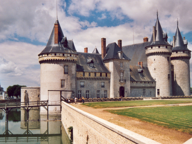 Площадка перед замком в Луаре, Франция