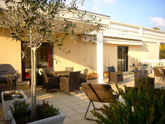 Кафе на курорте Манделье ля Напуль, Франция