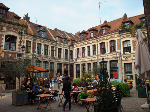 Кафе в городе Лилль, Франция