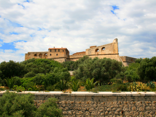 Замок на курорте Антибы, Франция