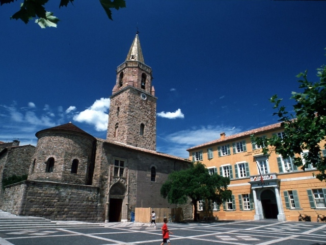 Церковь на курорте Порт Де Фрежюс, Франция