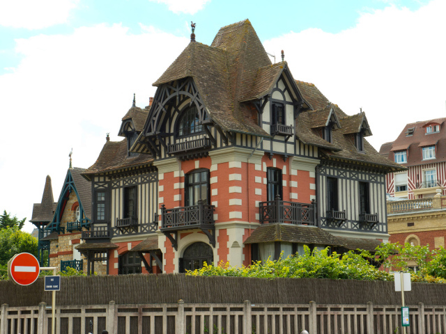 Городское здание на курорте Довиль, Франция