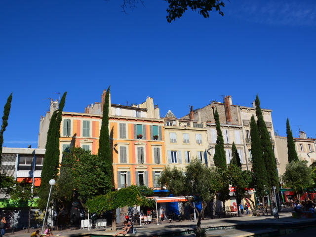 Городская улица в городе Марсель, Франция