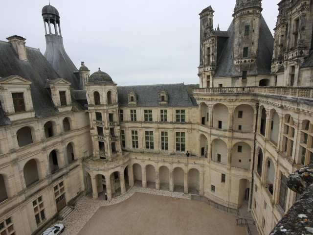 Дворик замка в Луаре, Франция