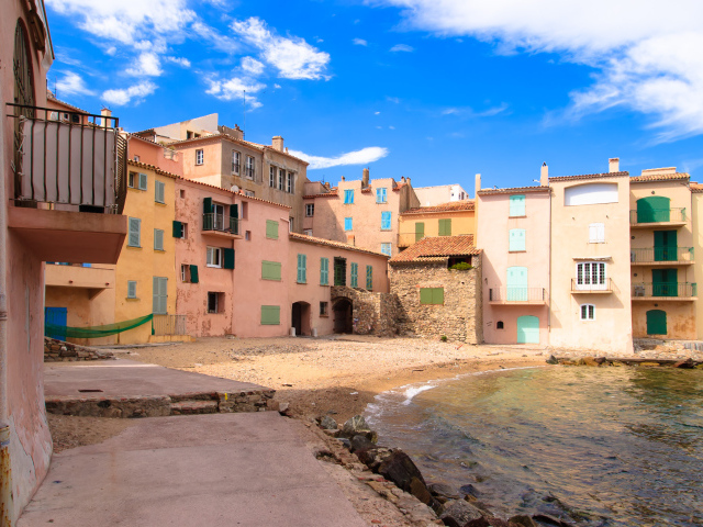 Набережная на курорте Сен-Тропе, Франция