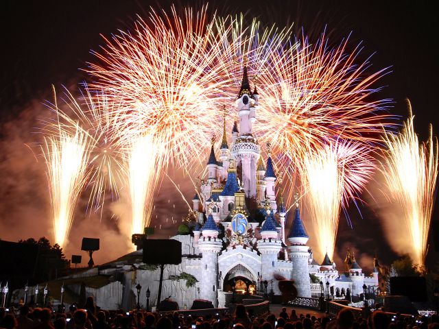 Фейерверк в Диснейленде, Франция