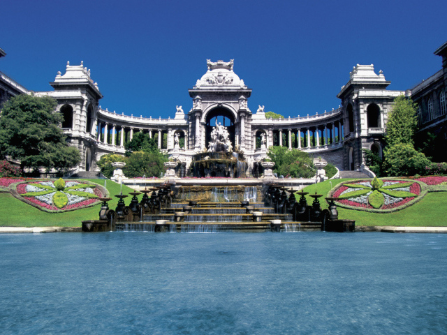 Фонтан в городе Марсель, Франция