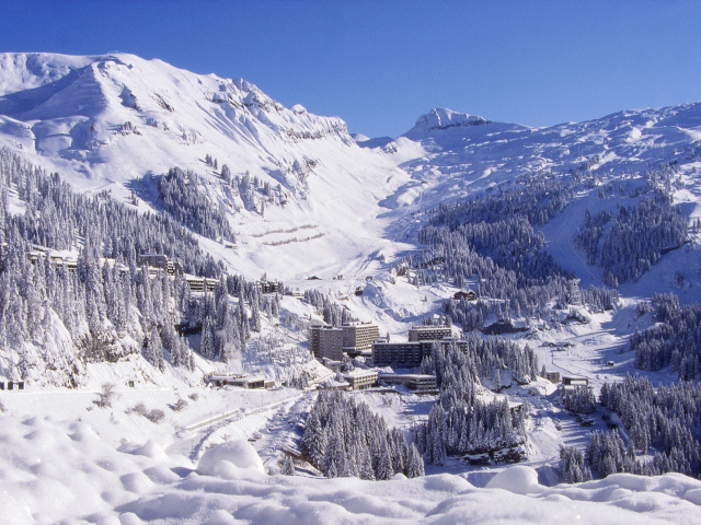 Горная долина на горнолыжном курорте Самоен, Франция