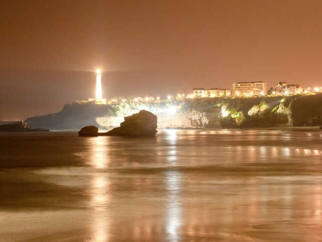 Ночные огни на курорте Биарриц, Франция