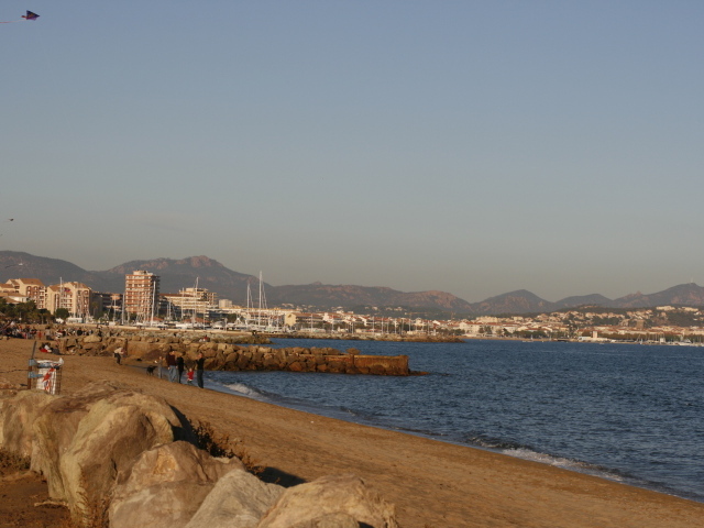 Морское побережье на курорте Порт Де Фрежюс, Франция