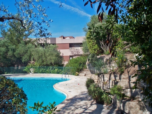 Бассейн на курорте Мирамар Круести, Франция