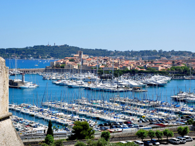 Порт на курорте Антибы, Франция