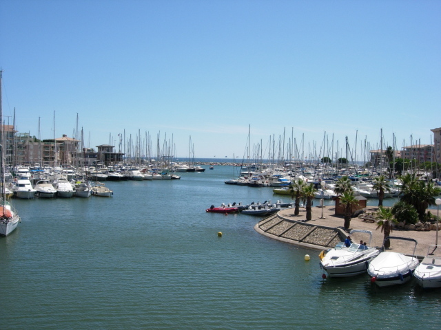 Порт на курорте Порт Де Фрежюс, Франция