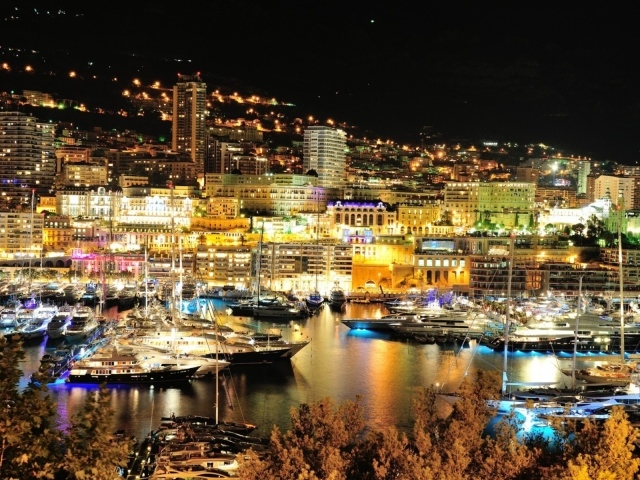 Сияющий порт в Монако