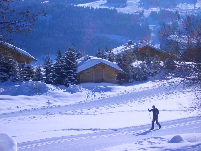 Катание на лыжах на горнолыжном курорте Межев, Франция