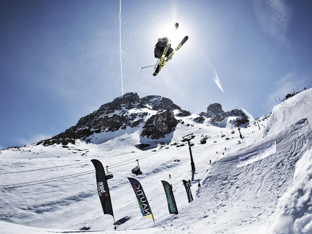 Катание на лыжах на горнолыжном курорте Тинь, Франция