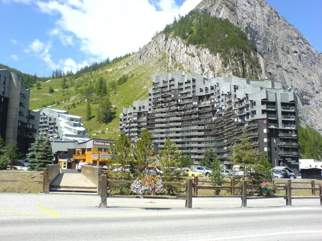 Летний пейзаж на горнолыжном курорте Валь д'Изер, Франция