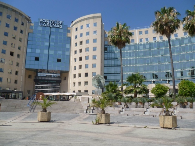 Отель на набережной в городе Ницца, Франция