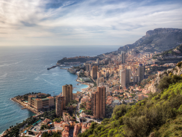 Город на побережье в Монте-Карло, Франция