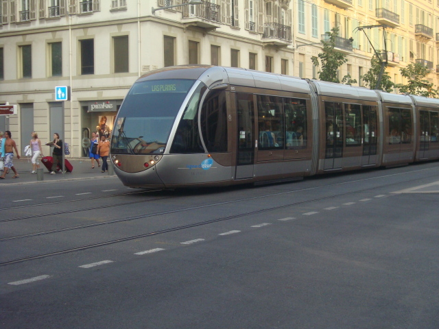 Трамвай в городе Ницца, Франция