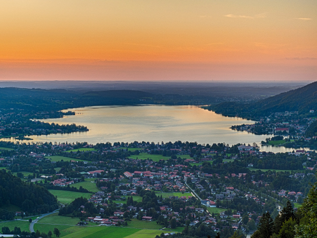 Красивый вид на город Тегернзе, Германия