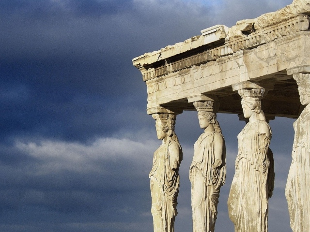 Декоративные колонны в Афинах