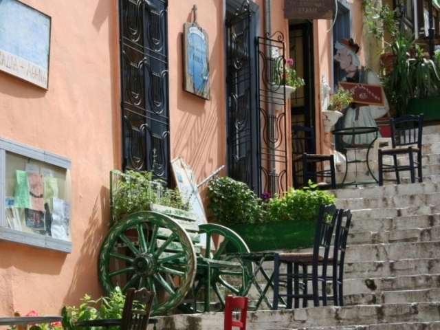 Старинная улочка в Афинах