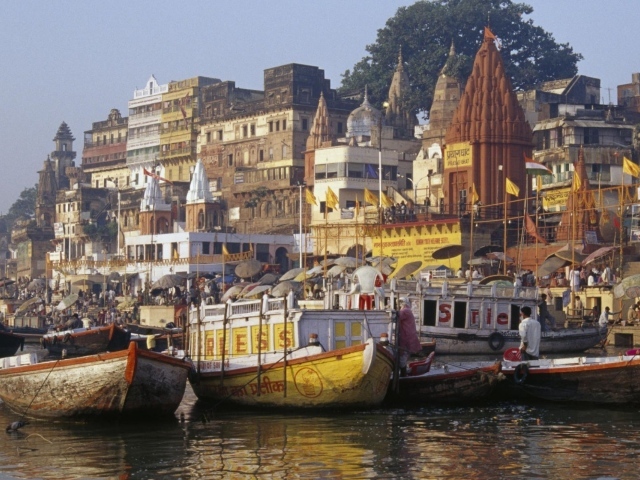 Лодки в городе Варанаси